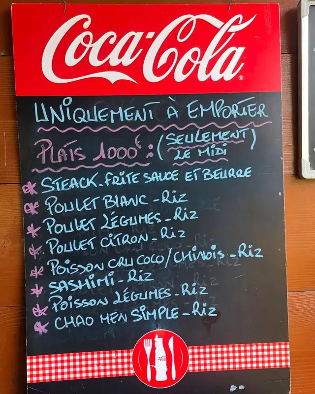 L'ardoise du midi de Chez Tepano, écrite à la main : plats à 1 000 F, à emporter